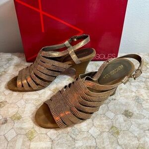 AEROSOLES Women's Metallic Strappy Heels